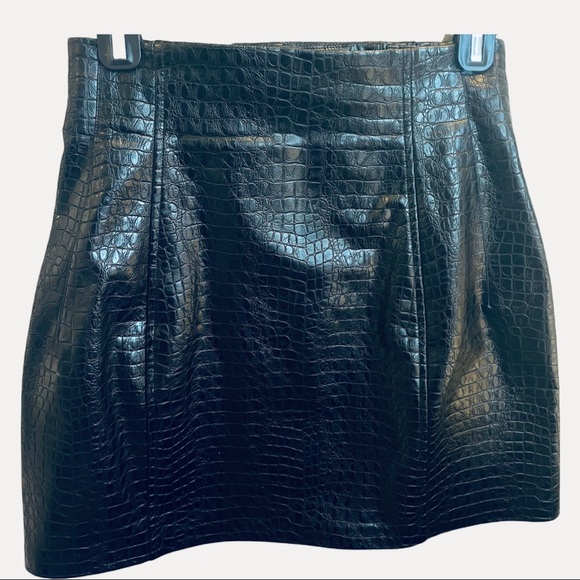 ZARA Faux Leather Croc Printed Button Up Skirt (XS) - Picture 5 of 10